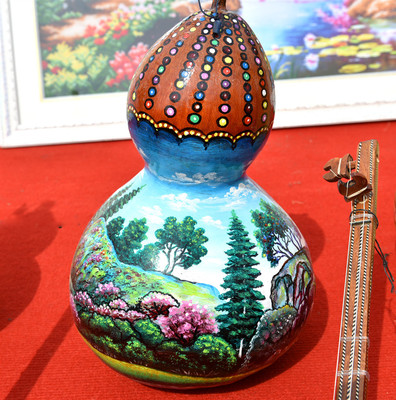 充滿維吾爾風情的葫蘆手工藝品,受到眾多游客青睞